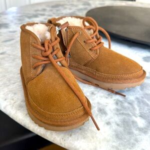 Toddler Unisex UGG Neumel Booties, NEW without box - size 10.